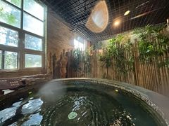 -泉城欧乐堡戏水湾艺术养生温泉