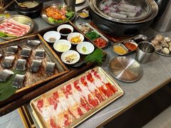 -围炉肉舍•炭烤活鳗•丹东海鲜烤肉(步行街店)