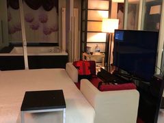 -喜鹊愉家酒店(郑州曼哈顿博览中心地铁站店)