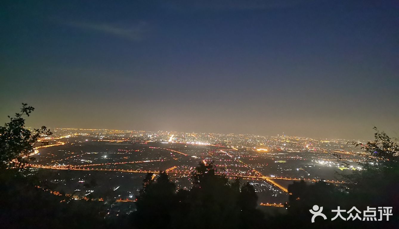 站在最高点俯瞰北京的夜景~