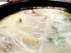 牛膝骨雪浓汤-神仙雪浓汤(明洞店)