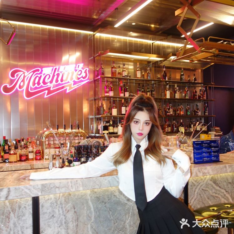 全国首发🔥‼️全国首家BMW宝马餐酒吧！进军成都❤️了！