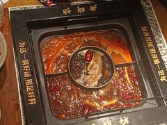 -老牌坊云南鱼豆花火锅(哈西万达店)