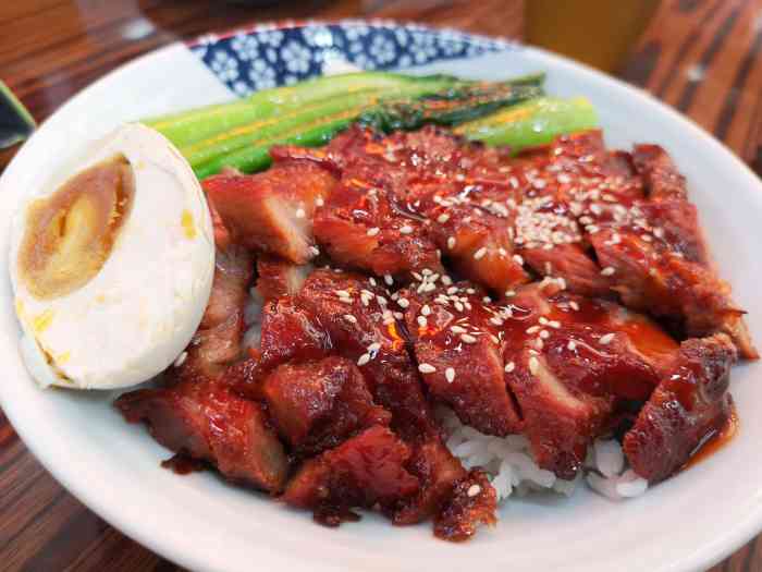 「暗然销魂饭」叉烧挺嫩的小朋友吃了好几块 「脆皮吊烧鸡」这个招牌