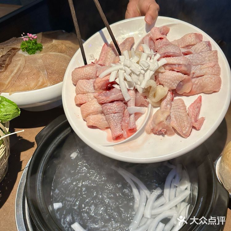 昆明恒隆牛马们为了吃上这家椰子鸡是有多拼