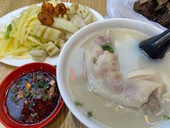 -雷祖芳老妈蹄花店