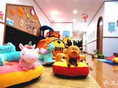 -抱抱熊托育中心(大悦城店)