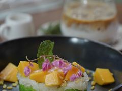 -Chom Cafe and Restaurant