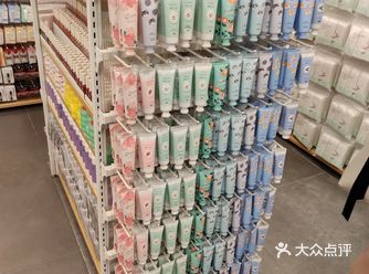 对面的女孩看过来٩(๑^o^๑)۶看过来~看过来~今