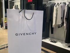 -GIVENCHY(佛罗伦萨小镇奥莱店)