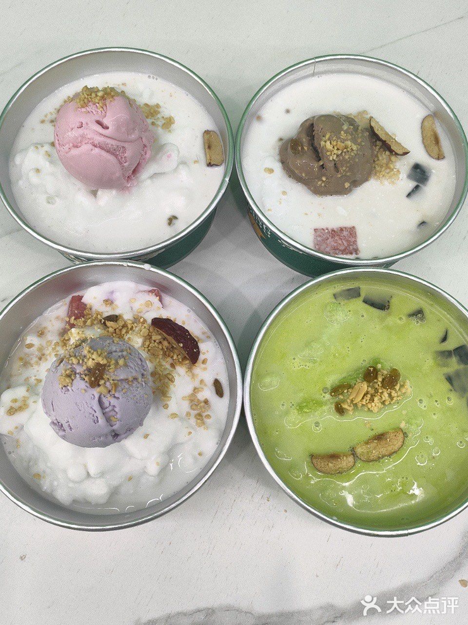 万宁这家巧克力球冰淇淋清补凉，冰爽又浓郁😋