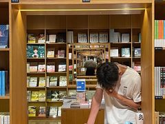 -新华文创·光的空间