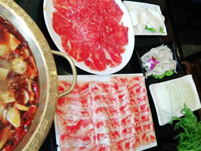 蜀香楼火锅-"朋友聚餐第一次来蜀香楼吃火锅,有个长条板.