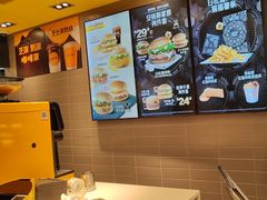 -麦当劳(轻轨曹杨路店)