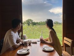 -Chom Cafe and Restaurant