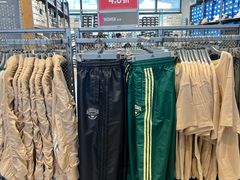 -百年港湾奥特莱斯(香炉礁店)