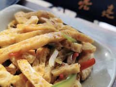 -亮亮面馆(经六路店)