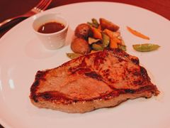 煎上脑牛排搭配黄油香草蒜味小土豆-卡本妮法餐厅·北京和平宾馆