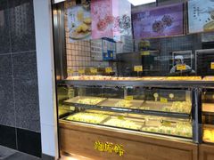 面包甜点陈列柜-鲍师傅糕点(江苏路店)