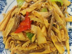 台蘑炒竹笋-天天向上素食餐厅(五台山店)