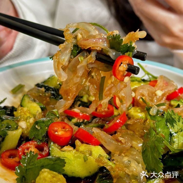 十一合村这家鸡煲火锅，“椰”没和你商量！