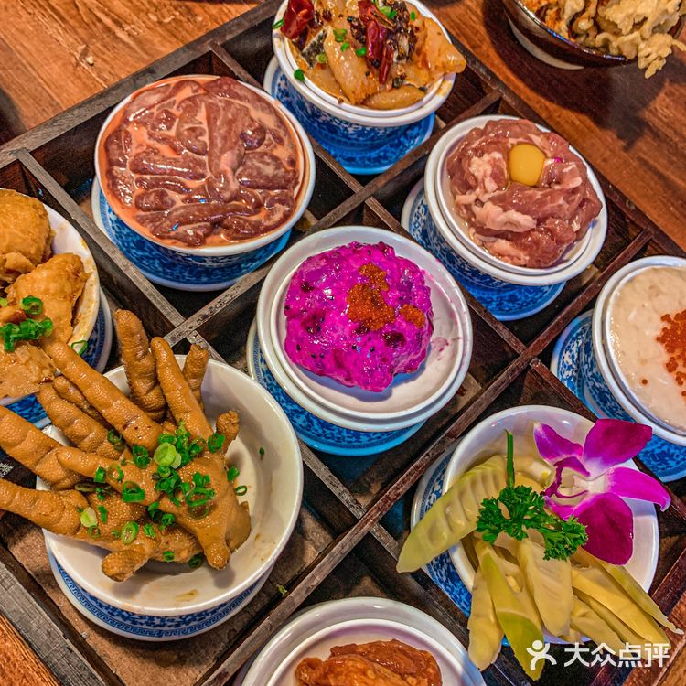 广州北京路探店|这家楠火锅的糯鸡爪一嗦脱骨！