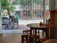 靠窗位-恒记金煎包(指南里小区店)