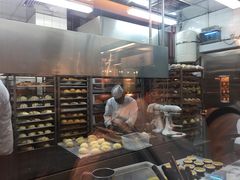 面包甜点陈列柜-老佛爷饼店