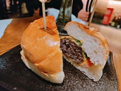 汉堡-渡鲑亭(东二环泰禾广场店)