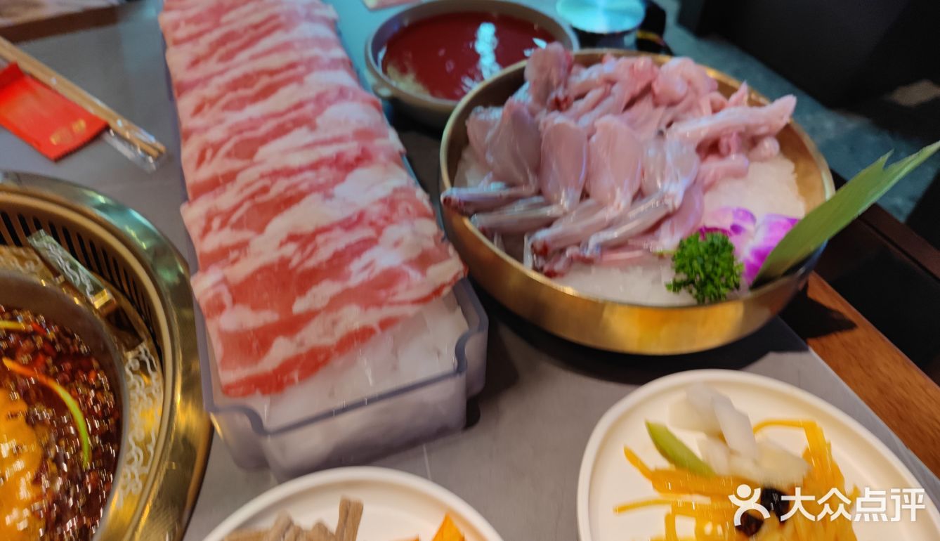 火锅和鸡汤一起吃是什么体验[调皮]