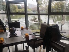 靠窗位-听松楼·花园酒店·自助餐厅(红梅公园店)