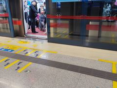 -体育场(地铁站)