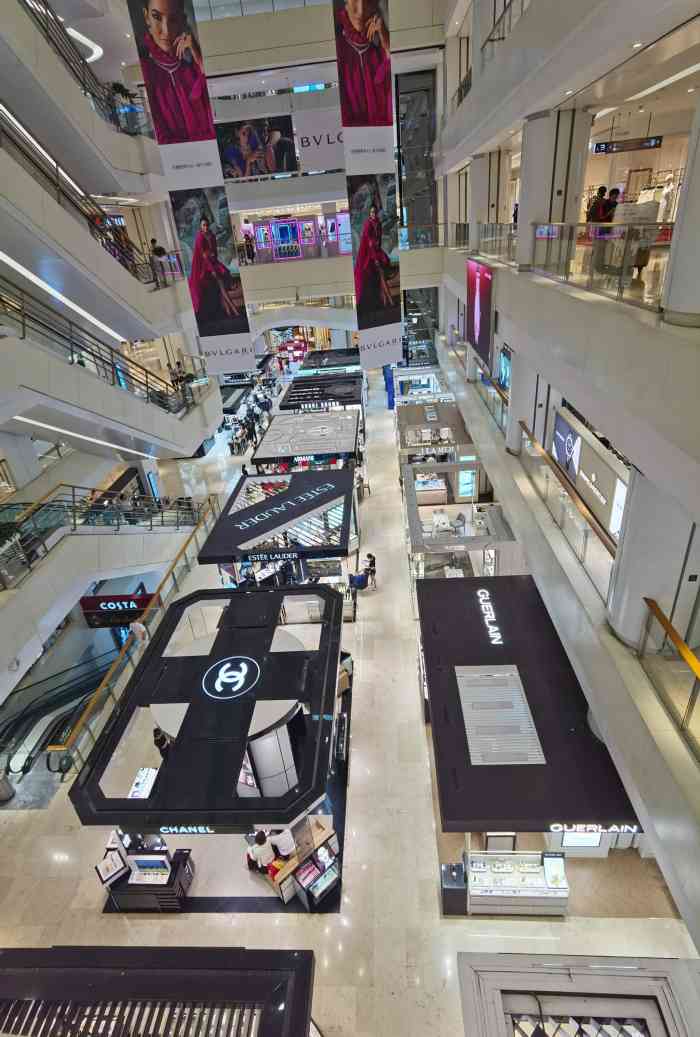 银泰百货(银泰中心店)-"位于合肥市最繁华的淮河路步行街与长江路中.