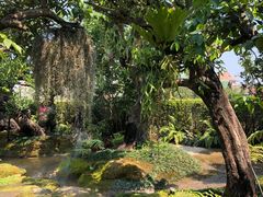 -Chom Cafe and Restaurant