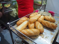 -Bánh Mì Huynh Hoa