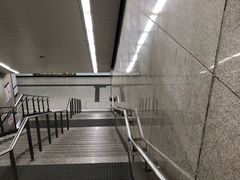 -体育场(地铁站)