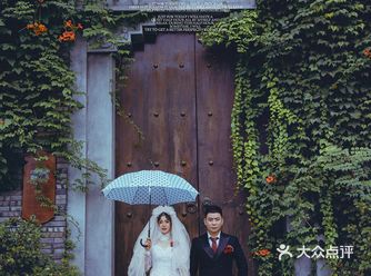前期去试了几套衣服，最终确定衣服，也敲定了妆容