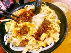 -丽虹云南过桥米线(兴工街店)