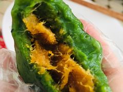 艾叶咸蛋黄肉松青团-王家沙点心店(南京西路总店)