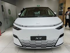 -小鹏汽车(上海静安大融城店)