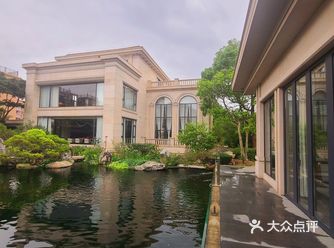 被一家名为东家小院的私房菜惊艳到了。坦白说