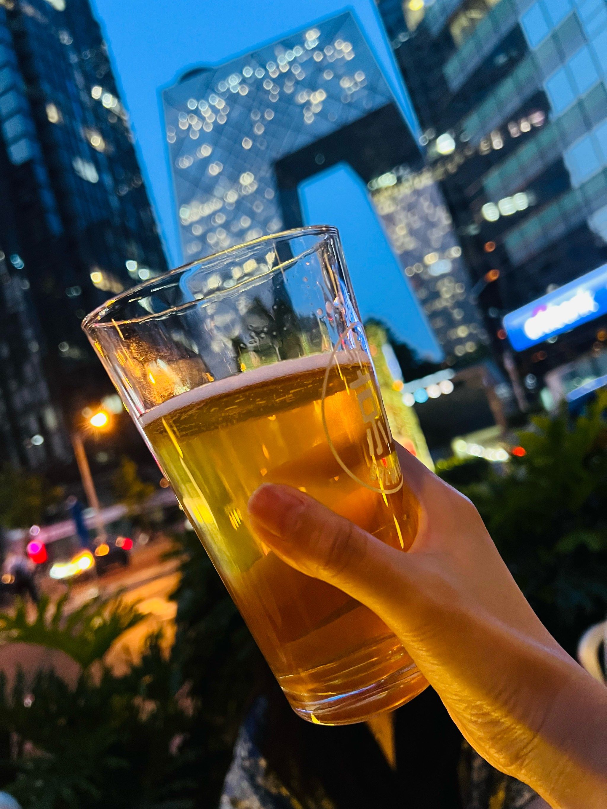 聚餐快乐#扎啤 #精酿啤酒 #喝酒好去处 
周末早起打打小白球🏌