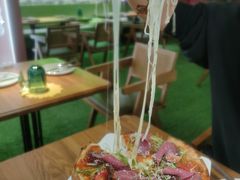 -Dragon Pizza•圆脸龙披萨·牛排餐厅