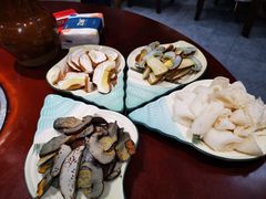 -菌之家·专业纯野生菌火锅·特色炒菌
