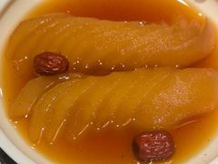 蜜汁炖雪梨-老牌坊鲁菜名店(聊城美食岛店)