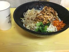 -两勺子一碗口水鸡拌面