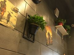-愉肴麻辣香锅(中山路店)