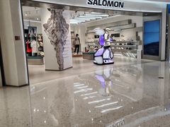 -SALOMON萨洛蒙(青岛海信店)