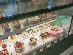 面包甜点陈列柜-Dough&Joe团憩(瑞虹天地月亮湾店)