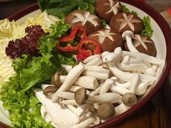 -老牌坊云南鱼豆花火锅(嵩山店)